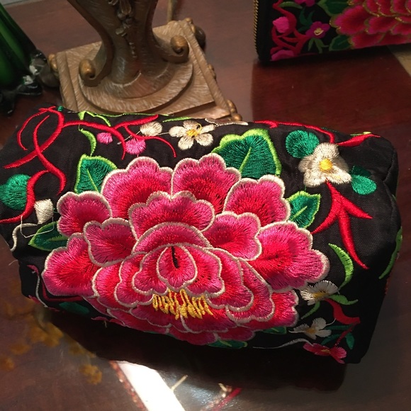 2 Peony flower red embroidered black clutch wallet - Picture 9 of 12